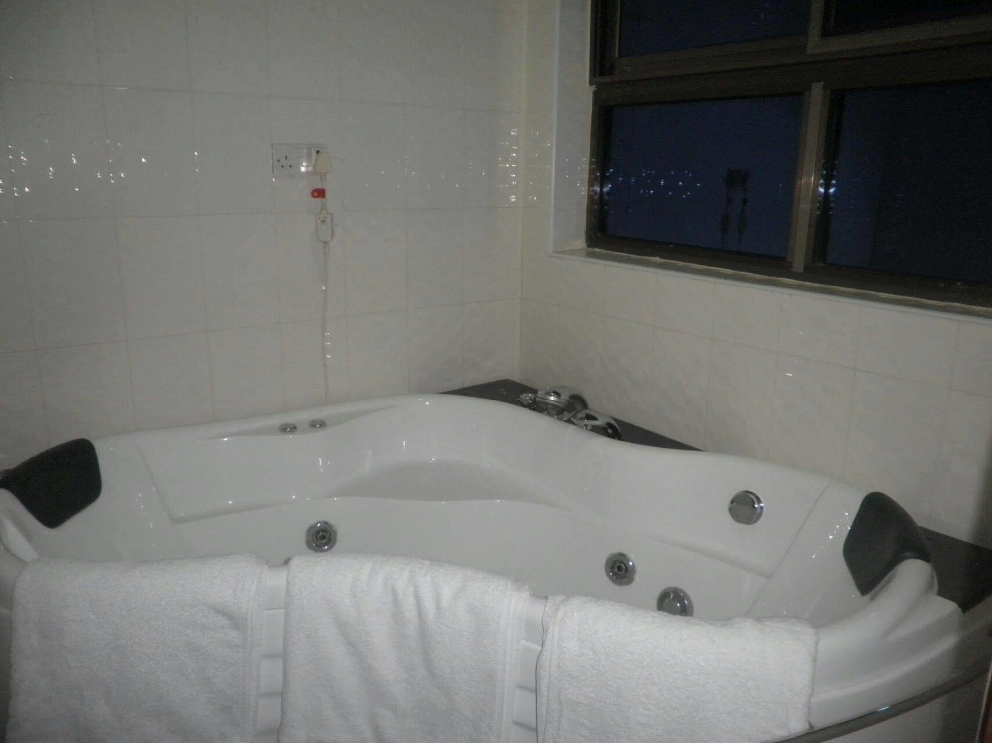 Marrets International Hotel - "Express" Cape Coast Kültér fotó