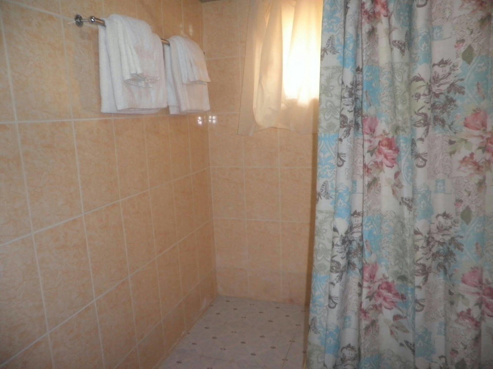 Marrets International Hotel - "Express" Cape Coast Kültér fotó
