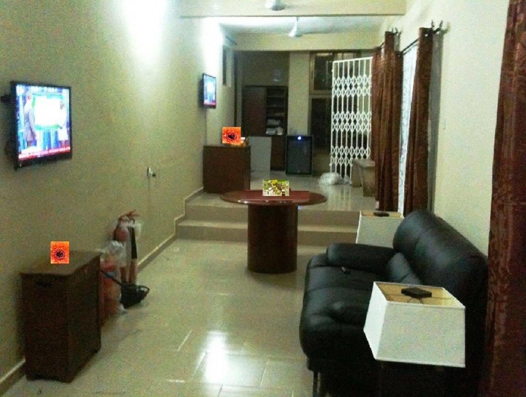 Marrets International Hotel - "Express" Cape Coast Kültér fotó